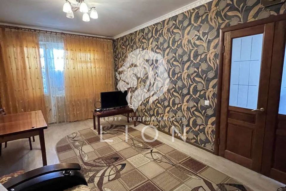 Продаётся 4-комнатная квартира, 70 м²