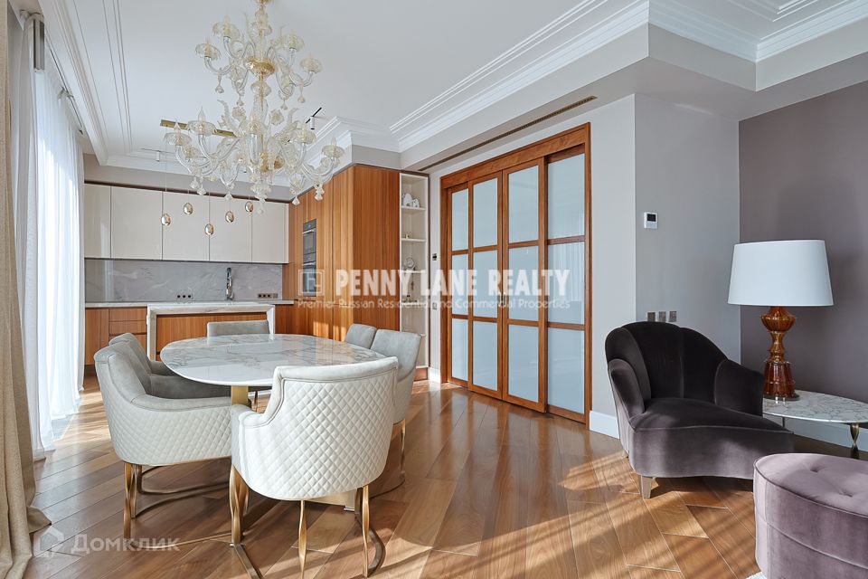 Продаётся 4-комнатная квартира, 195 м²