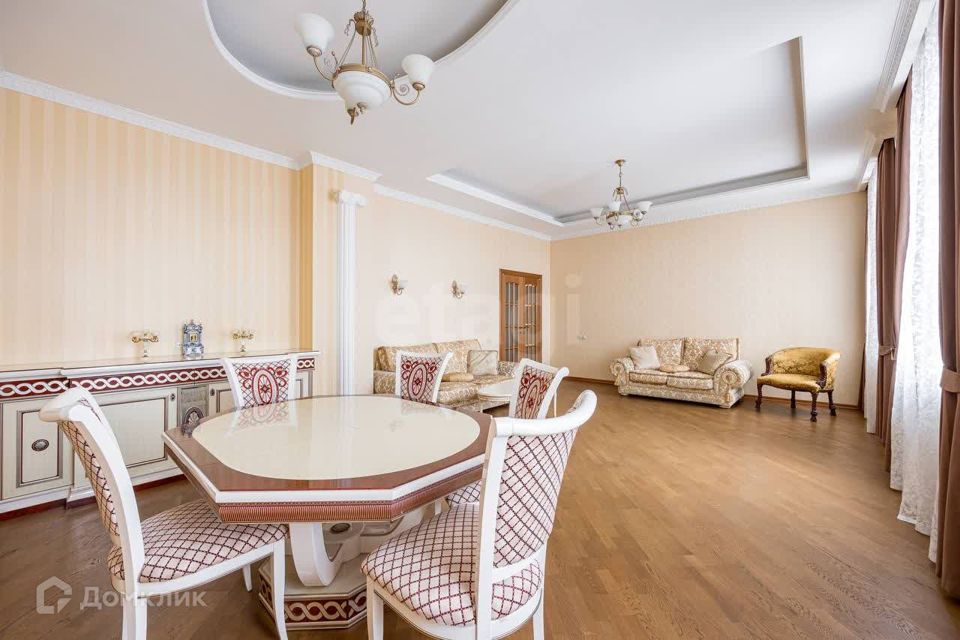 Продаётся 4-комнатная квартира, 128.6 м²