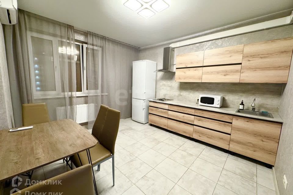 Сдаётся 2-комнатная квартира, 62 м²