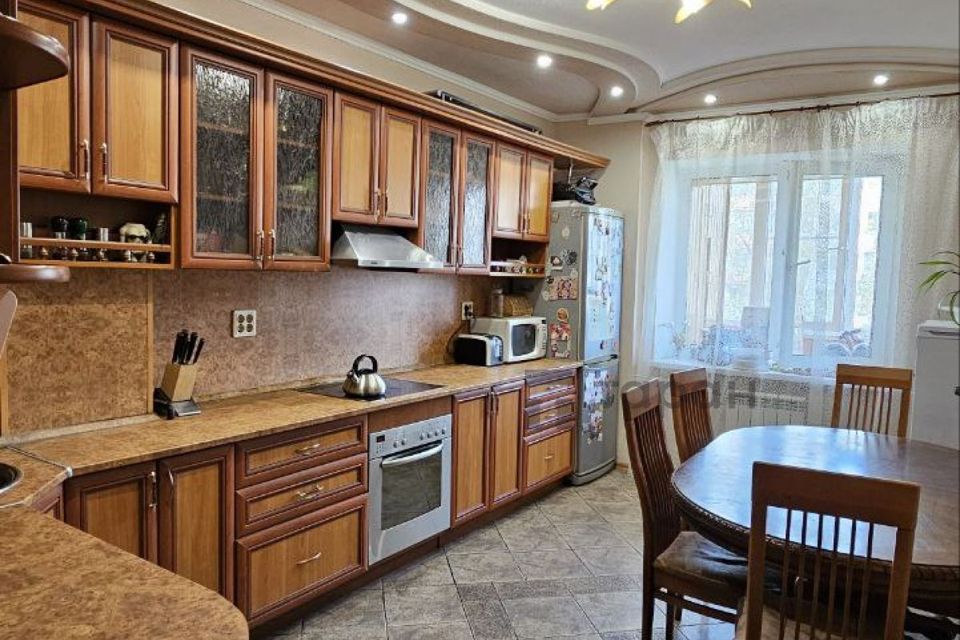 Продаётся 3-комнатная квартира, 90 м²