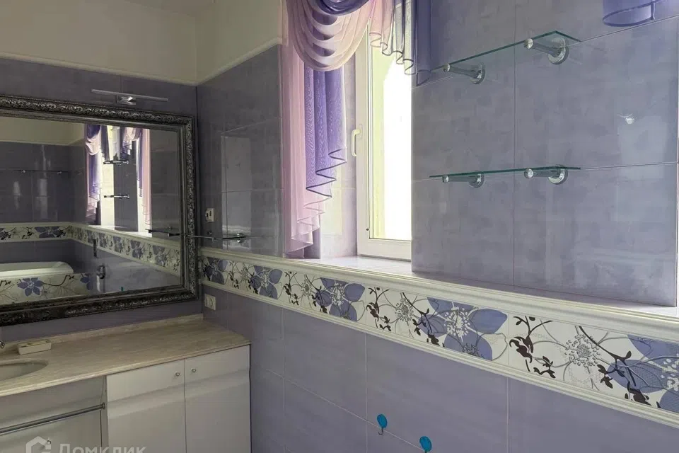 Продаётся 4-комнатная квартира, 164.1 м²