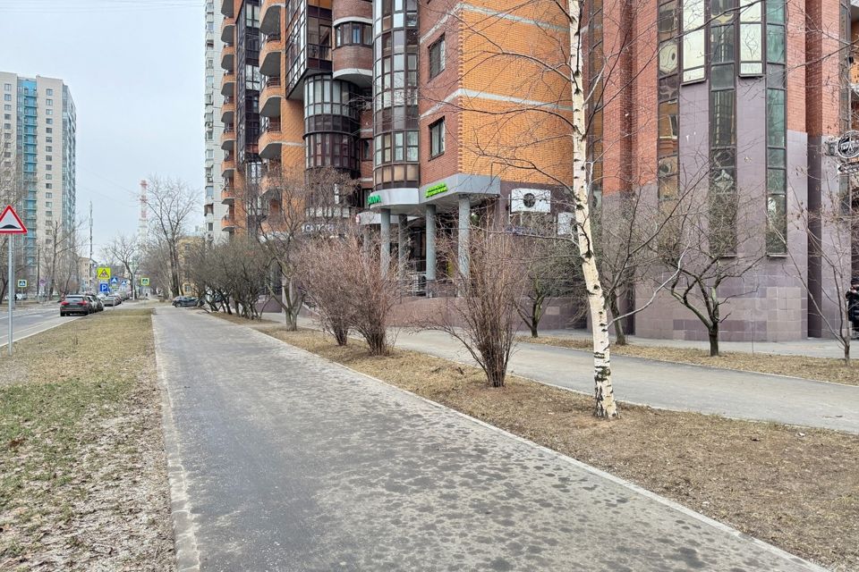 Продаётся 4-комнатная квартира, 135 м²