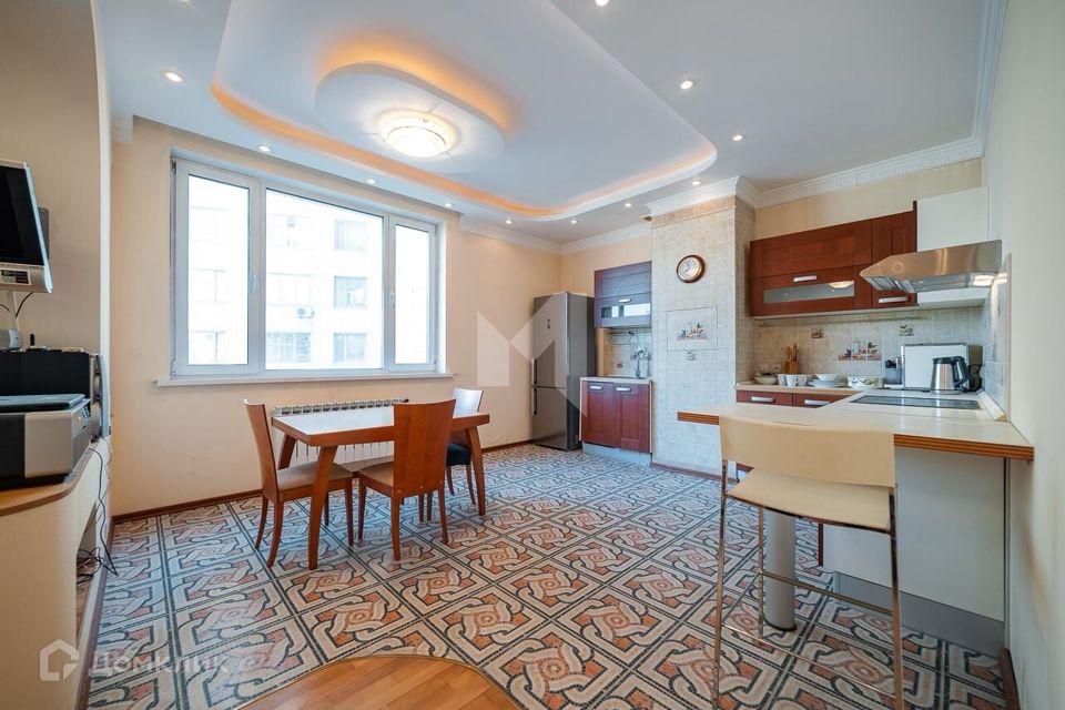 Сдаётся 4-комнатная квартира, 115 м²