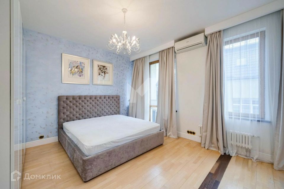 Сдаётся 3-комнатная квартира, 138 м²