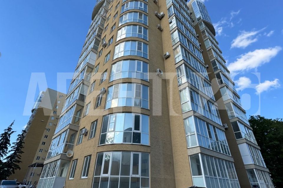 Продаётся 3-комнатная квартира, 126.8 м²
