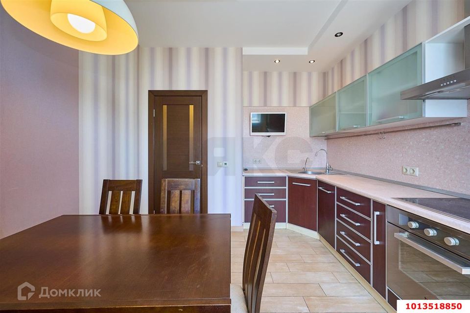 Продаётся 1-комнатная квартира, 55 м²