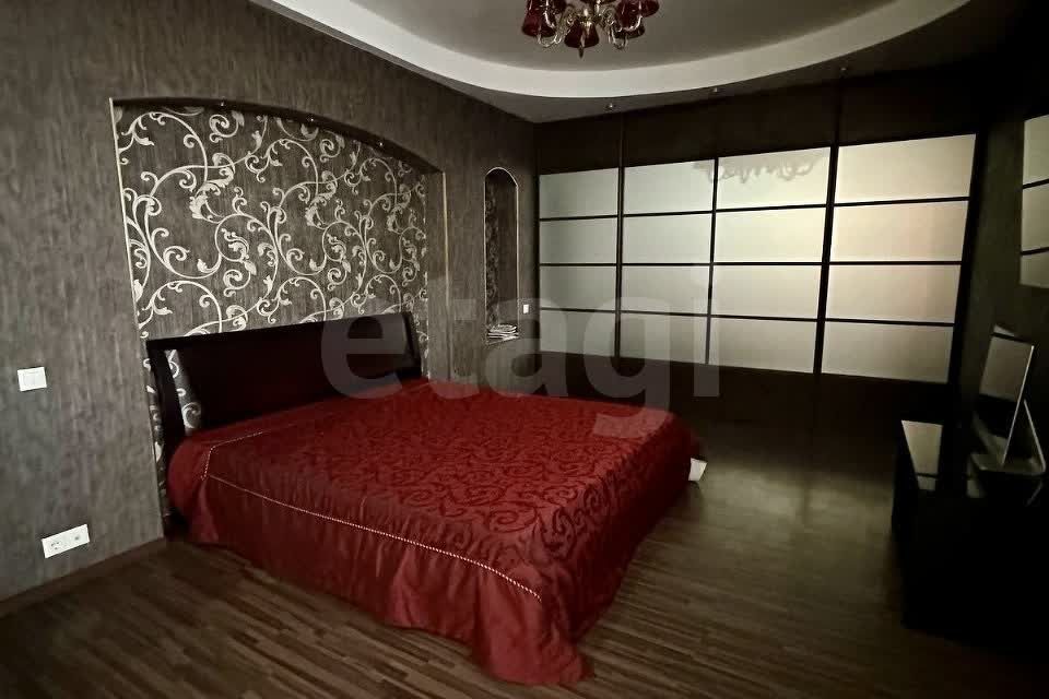 Продаётся 4-комнатная квартира, 177.4 м²