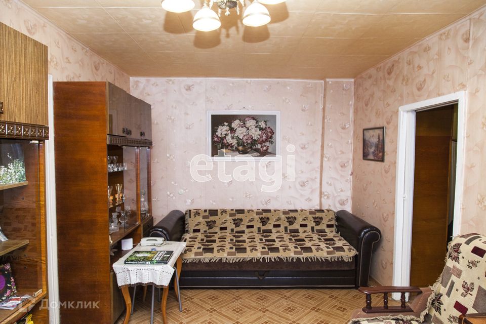 Продаётся 4-комнатная квартира, 60.4 м²