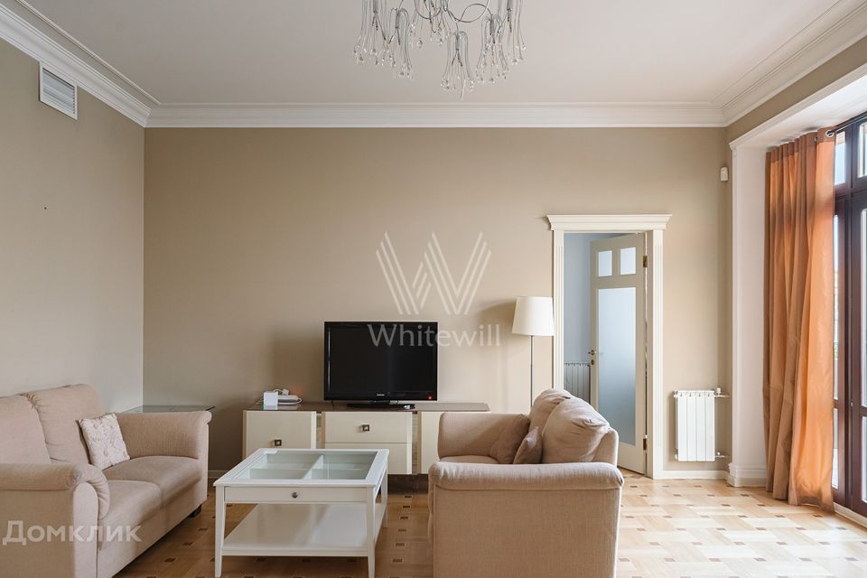 Сдаётся 4-комнатная квартира, 200 м²
