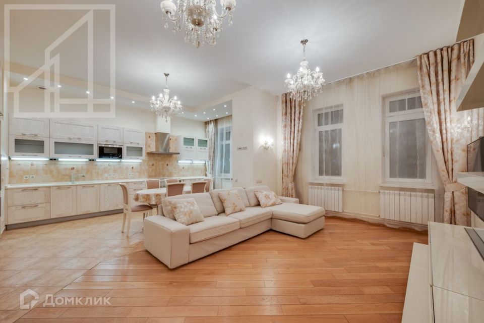 Сдаётся 5-комнатная квартира, 195 м²