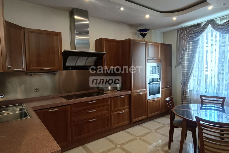 Продаётся 3-комнатная квартира, 106 м²