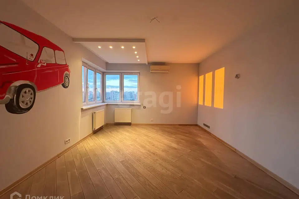 Продаётся 3-комнатная квартира, 118 м²