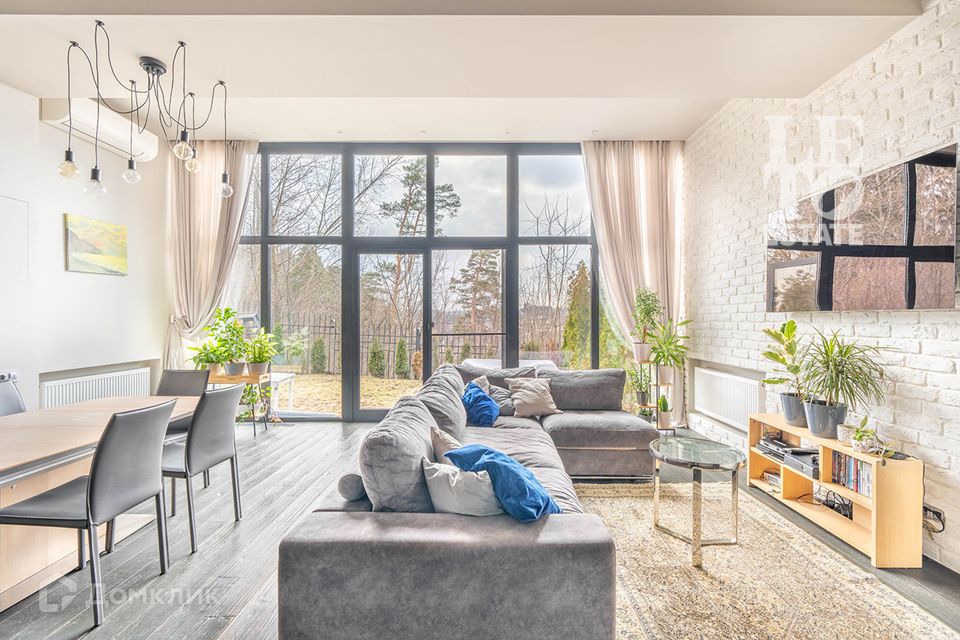 Продаётся 3-комнатная квартира, 176.1 м²