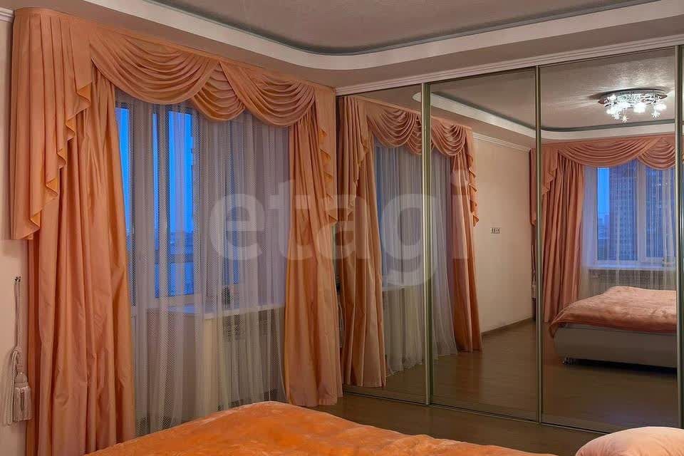 Продаётся 4-комнатная квартира, 163.7 м²