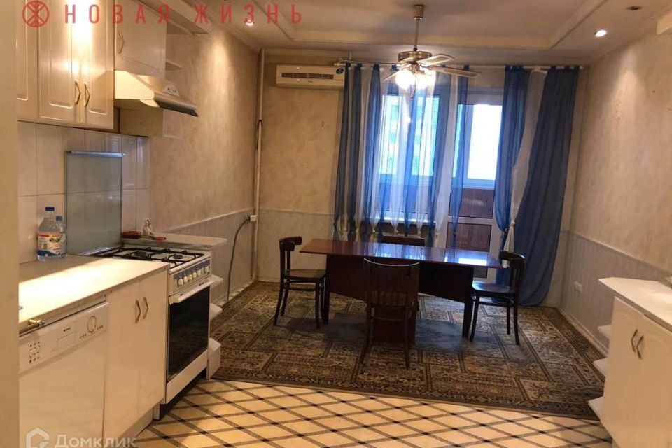 Продаётся 4-комнатная квартира, 186 м²