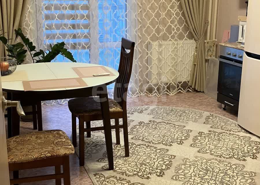 Продаётся 2-комнатная квартира, 65.8 м²