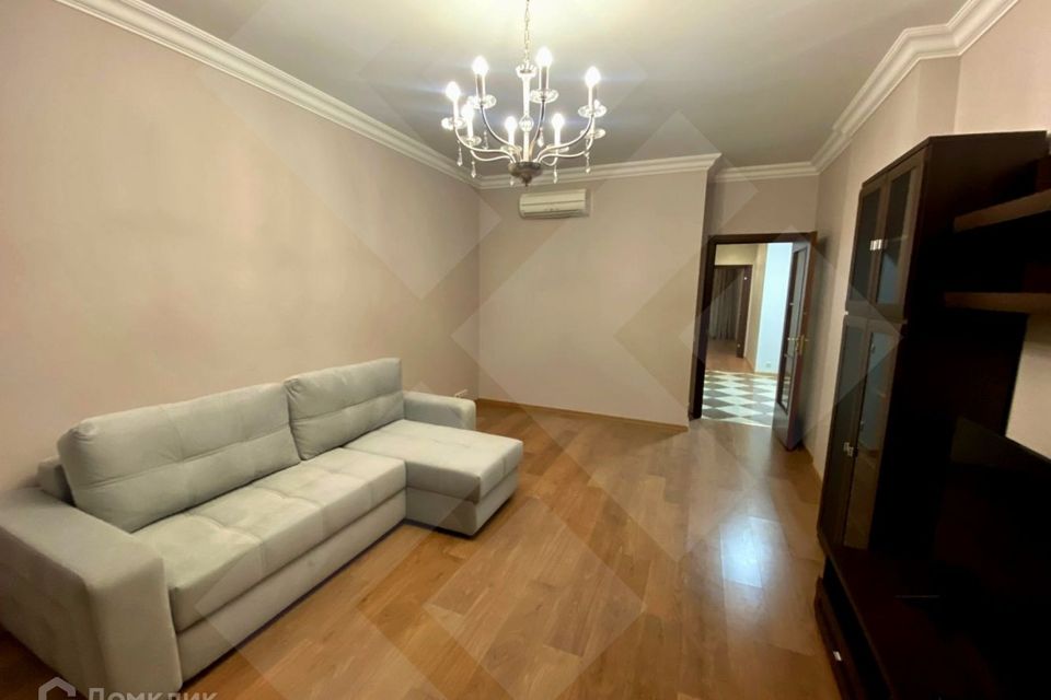 Сдаётся 4-комнатная квартира, 162 м²