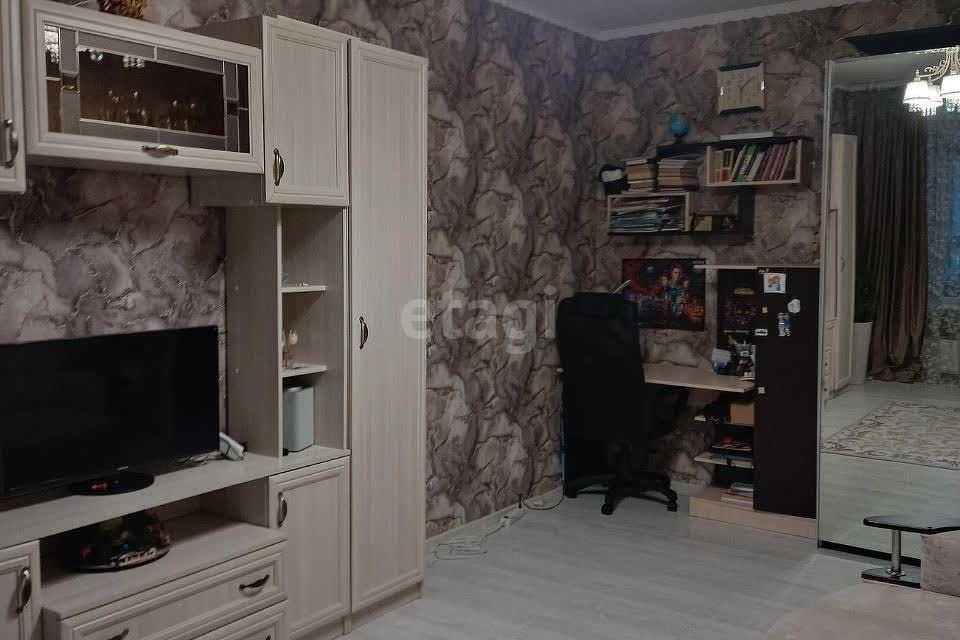 Продаётся 1-комнатная квартира, 42 м²