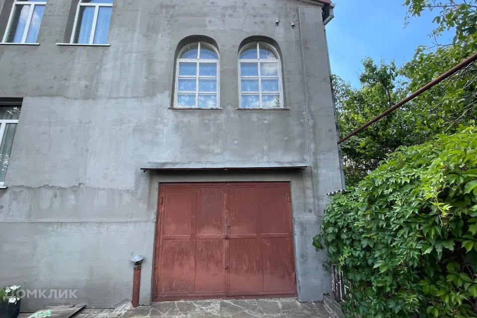 Продаётся 2-этажный дом, 660 м²