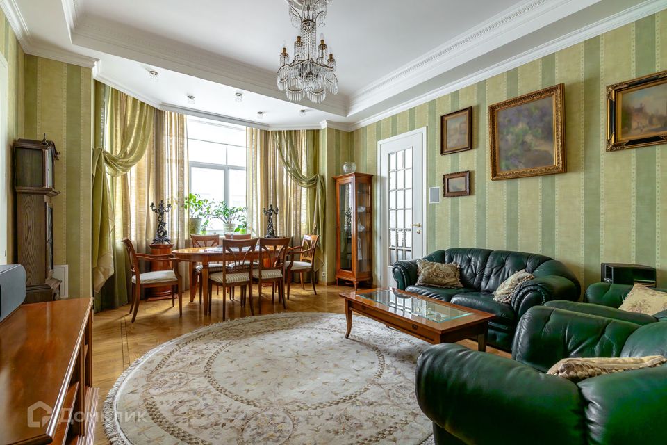 Продаётся 4-комнатная квартира, 120 м²