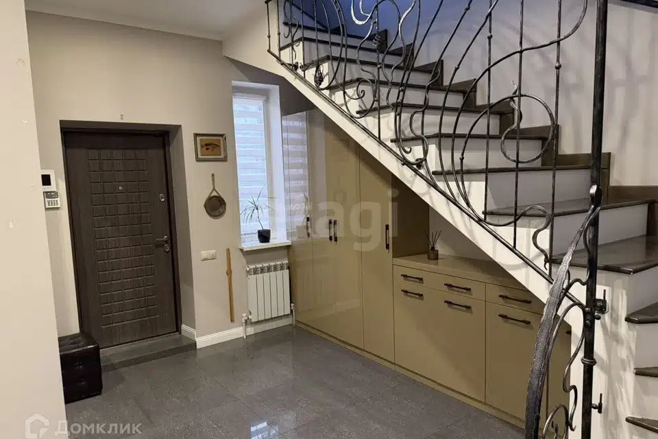 Продаётся 2-этажный дом, 130 м²