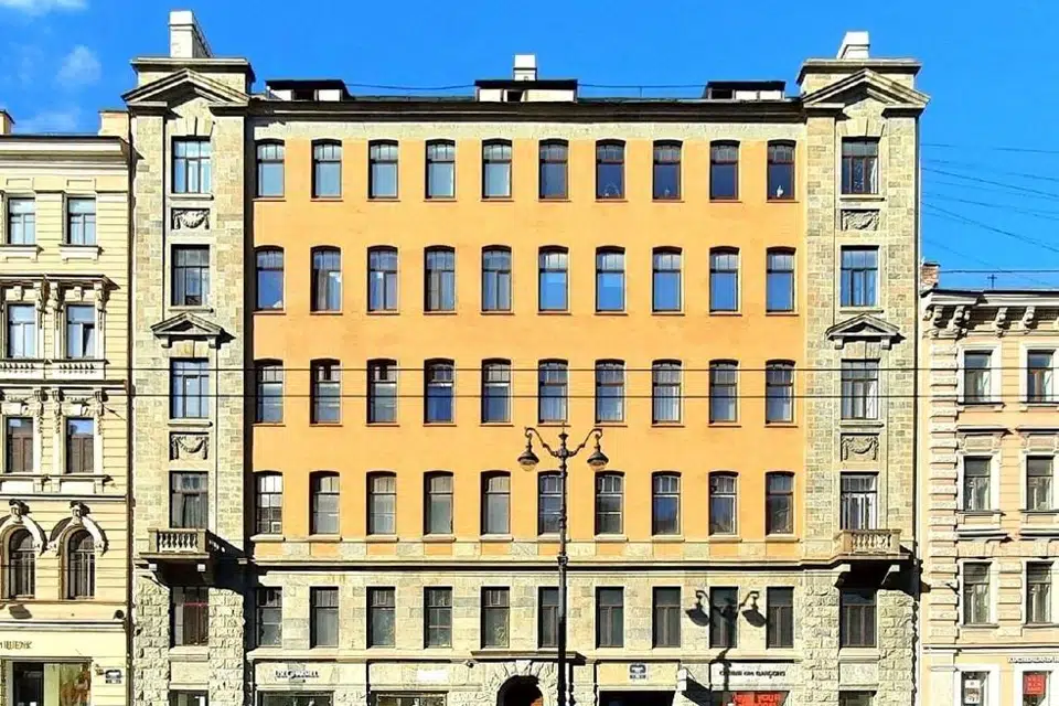 Продаётся 4-комнатная квартира, 100 м²