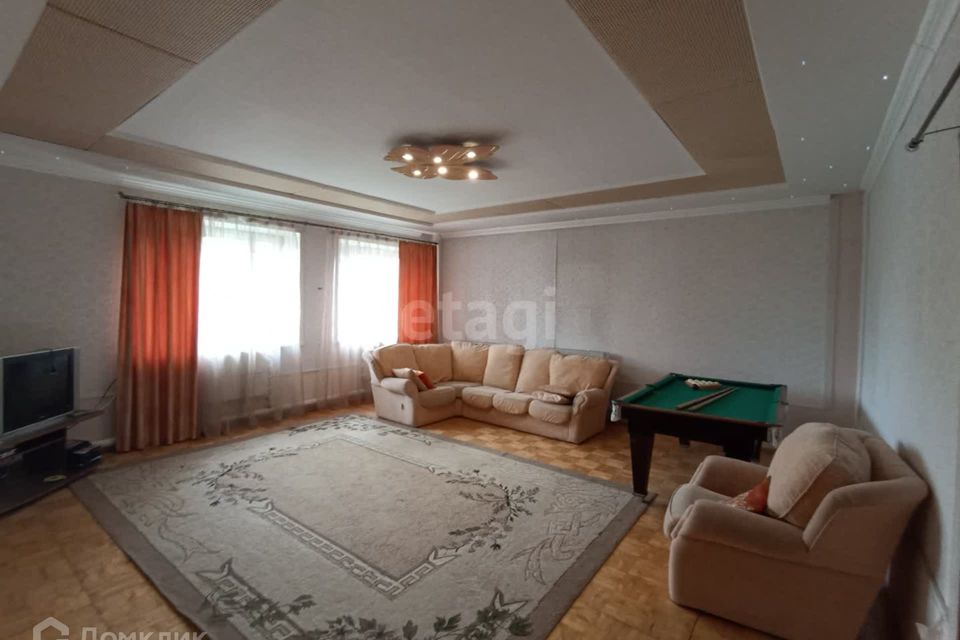 Продаётся 5-комнатная квартира, 180 м²