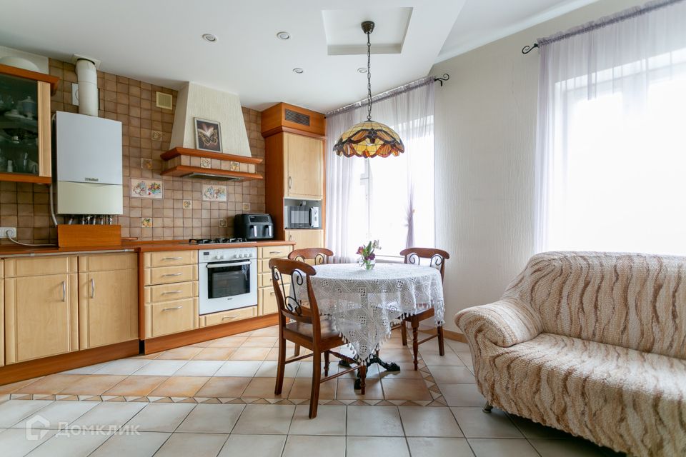 Продаётся 3-комнатная квартира, 138.1 м²