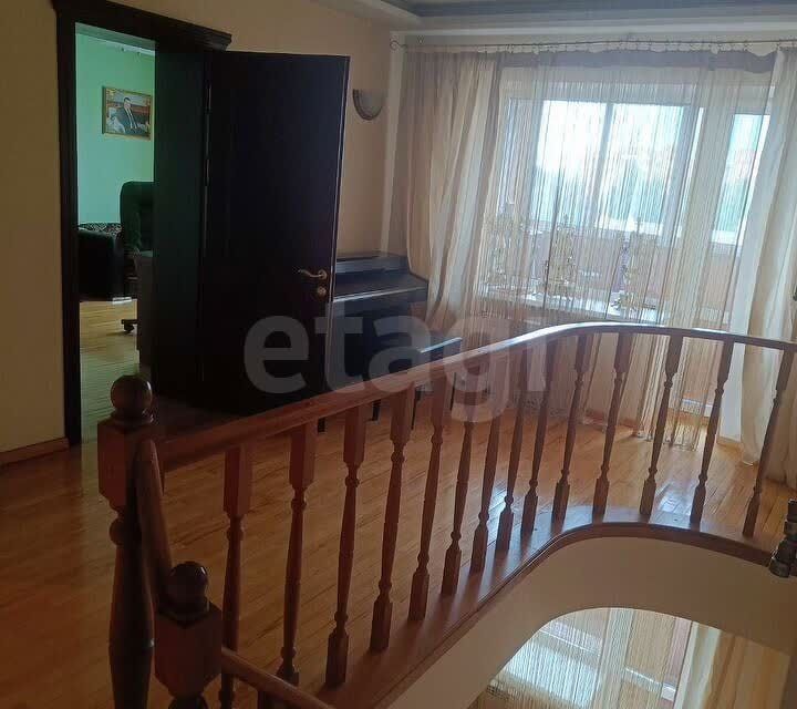 Сдаётся 4-комнатная квартира, 156 м²