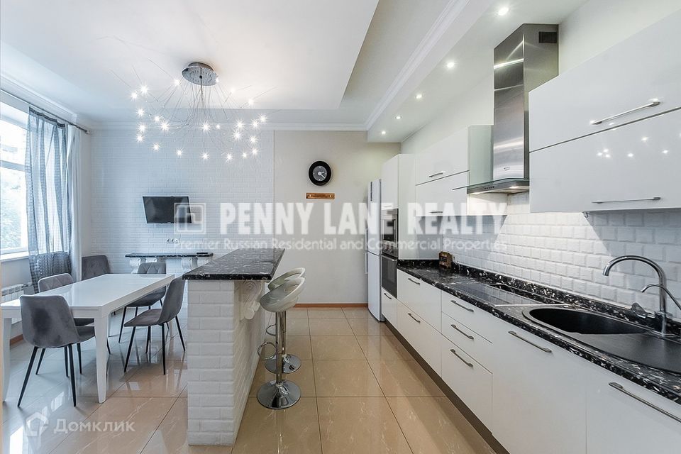 Сдаётся 3-комнатная квартира, 154 м²