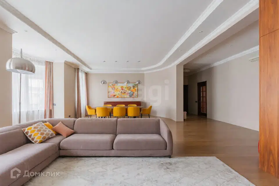 Продаётся 4-комнатная квартира, 187.6 м²