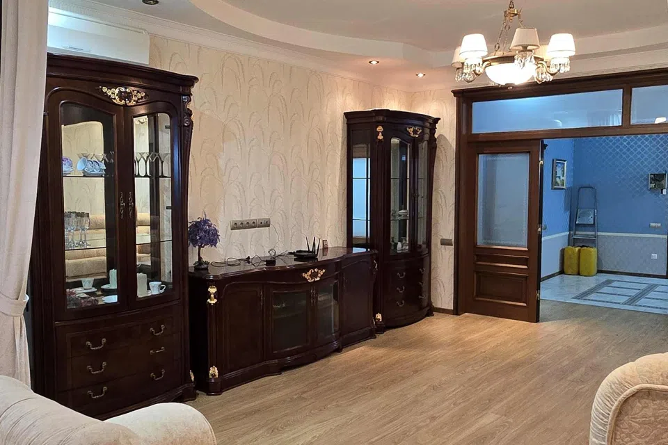 Продаётся 4-комнатная квартира, 138 м²