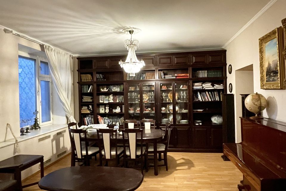 Продаётся 4-комнатная квартира, 170.4 м²