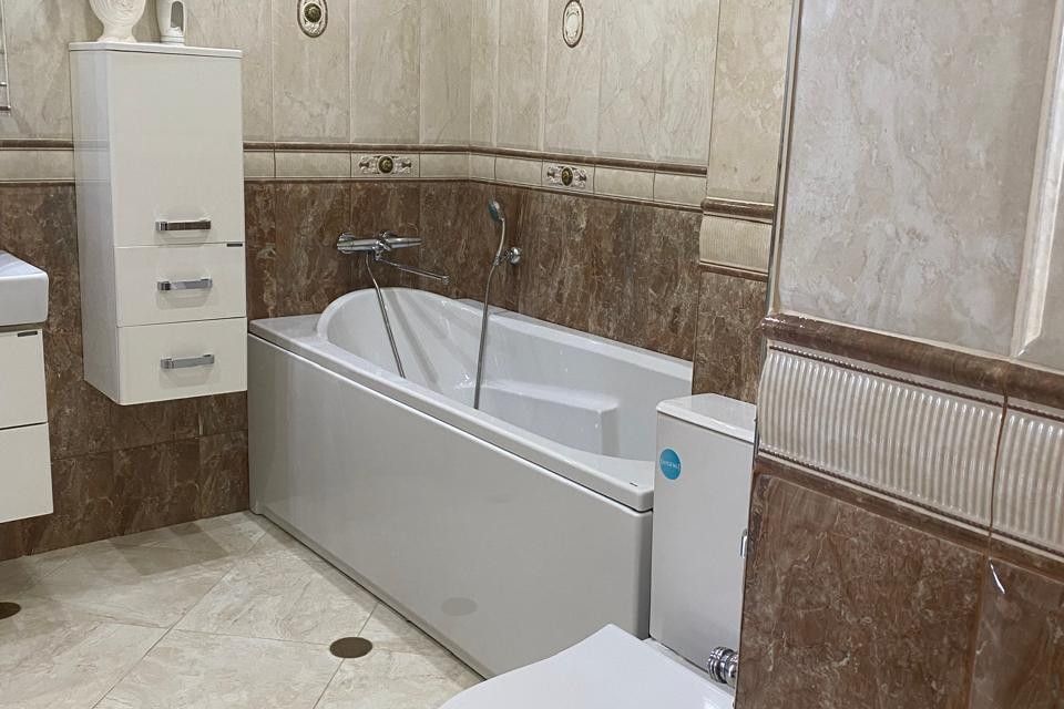 Продаётся 3-комнатная квартира, 101 м²