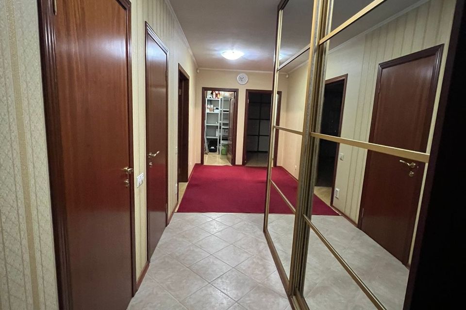 Продаётся 4-комнатная квартира, 101.8 м²