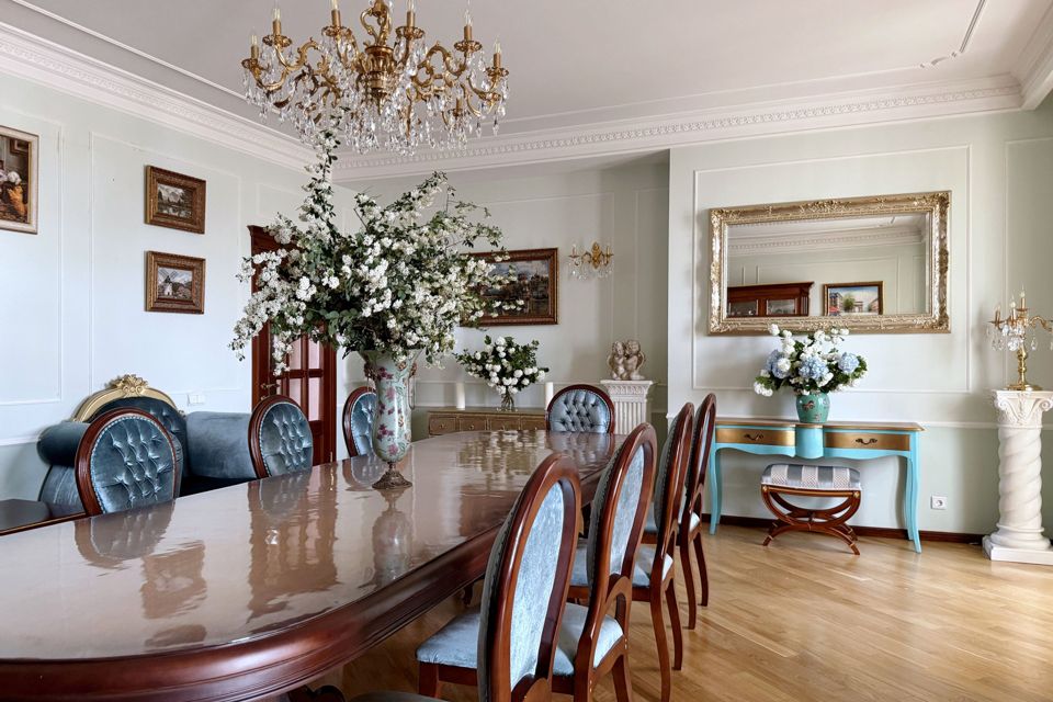Продаётся 5-комнатная квартира, 147.7 м²