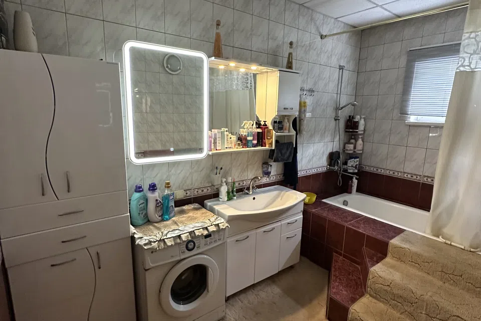 Продаётся 2-этажный дом, 220 м²
