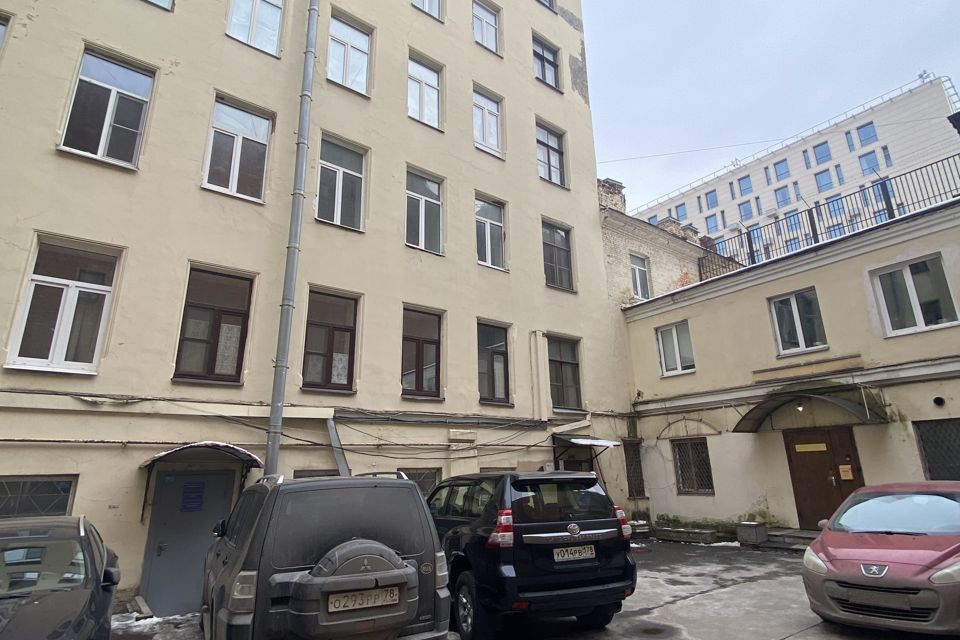 Продаётся 4-комнатная квартира, 108.4 м²