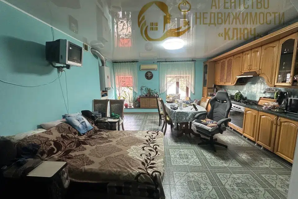 Продаётся 2-этажный дом, 190 м²