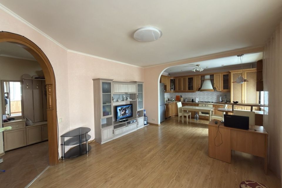 Продаётся 2-комнатная квартира, 65 м²