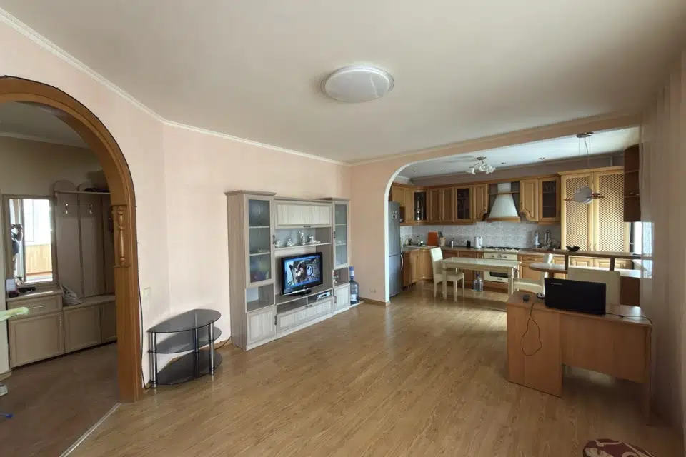 Продаётся 2-комнатная квартира, 65 м²