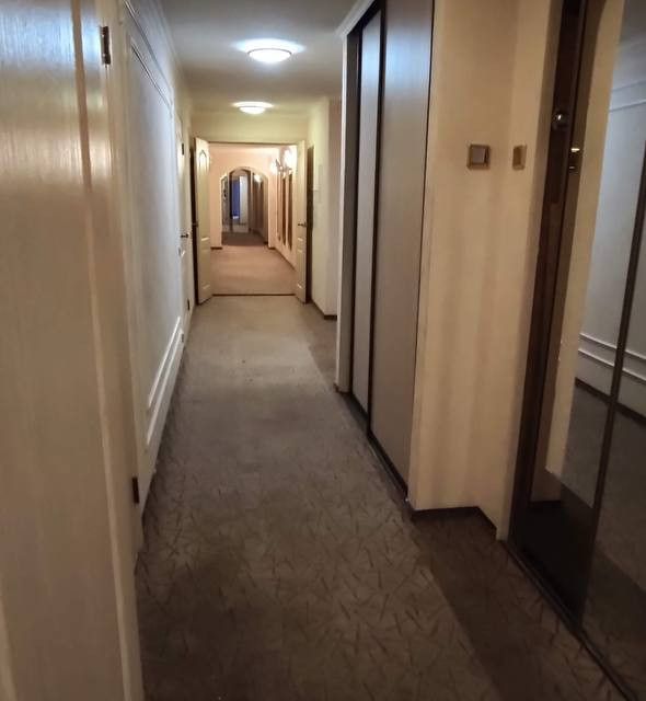 Продаётся 5-комнатная квартира, 211.1 м²