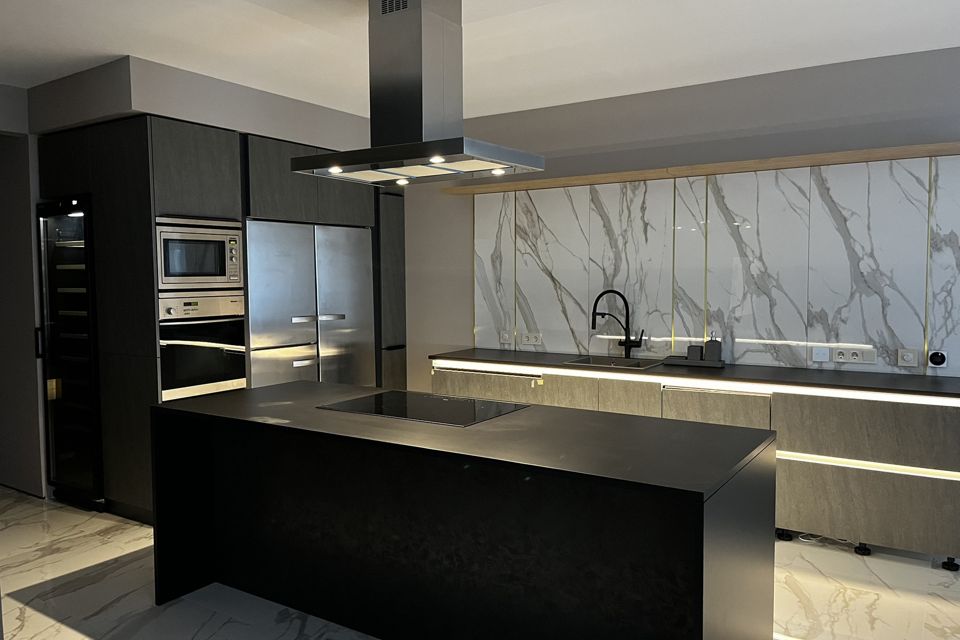 Сдаётся 5-комнатная квартира, 218 м²