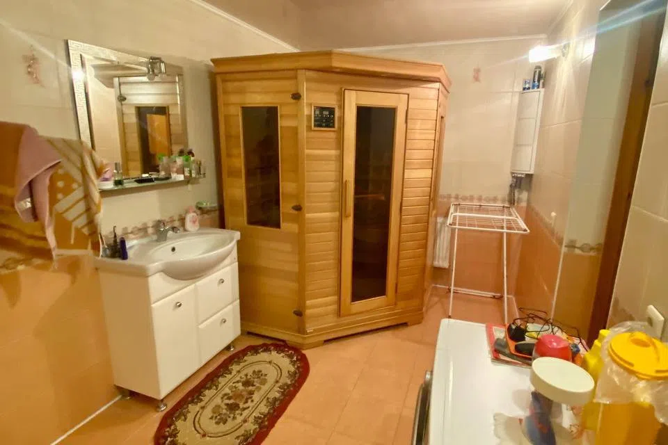 Продаётся 3-этажный дом, 300 м²