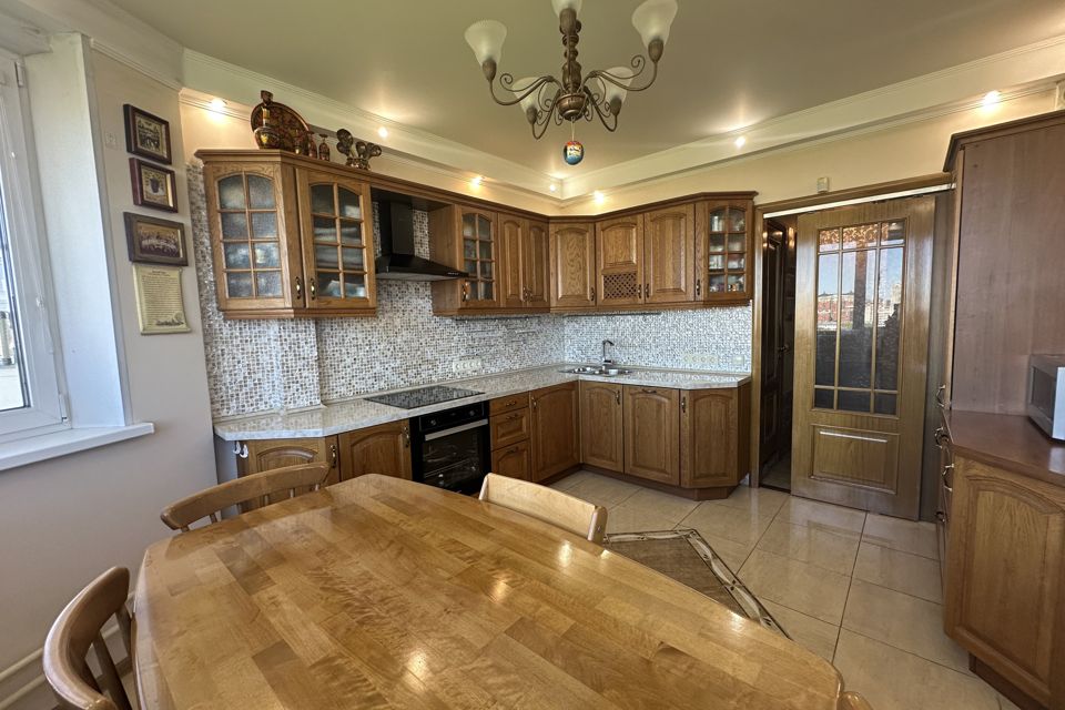 Продаётся 2-комнатная квартира, 65 м²