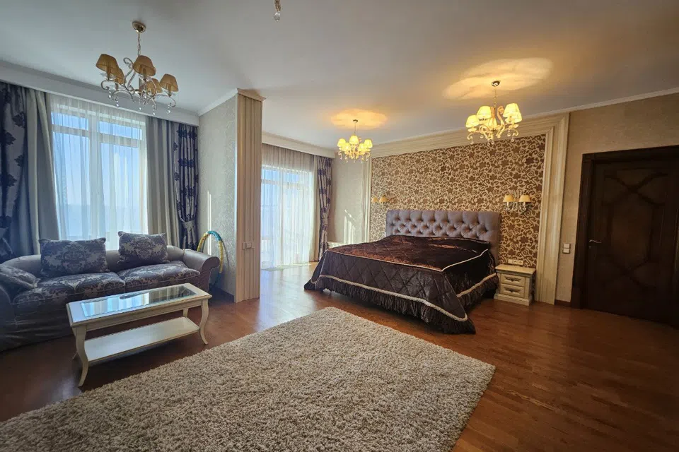 Продаётся 4-комнатная квартира, 400 м²