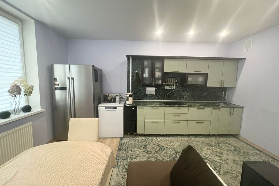 Продаётся 1-комнатная квартира, 65 м²