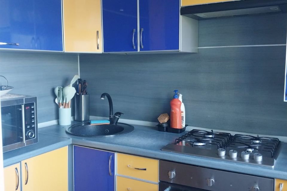 Продаётся 3-комнатная квартира, 57.2 м²