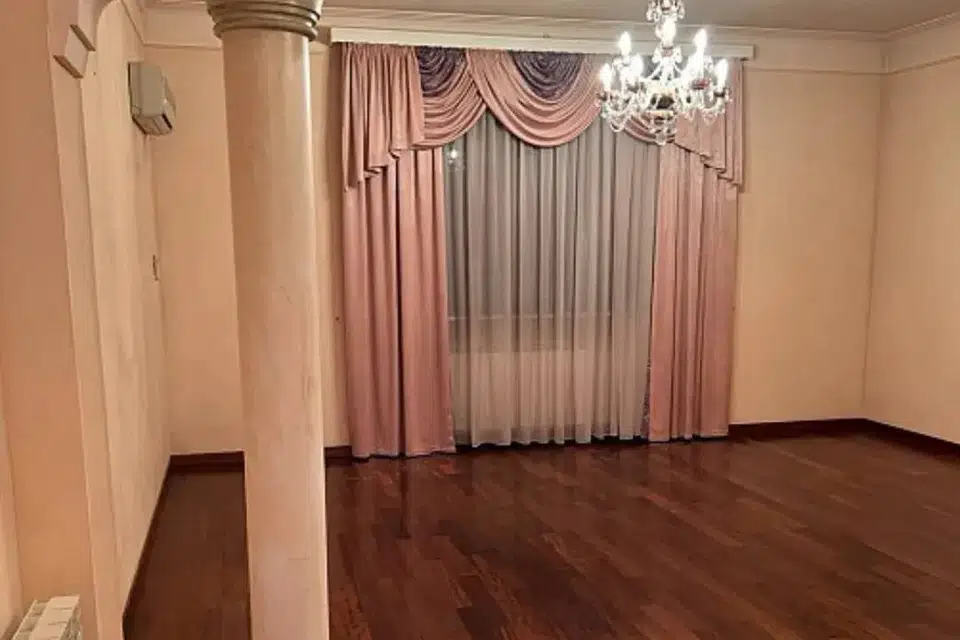 Продаётся 3-этажный дом, 415 м²
